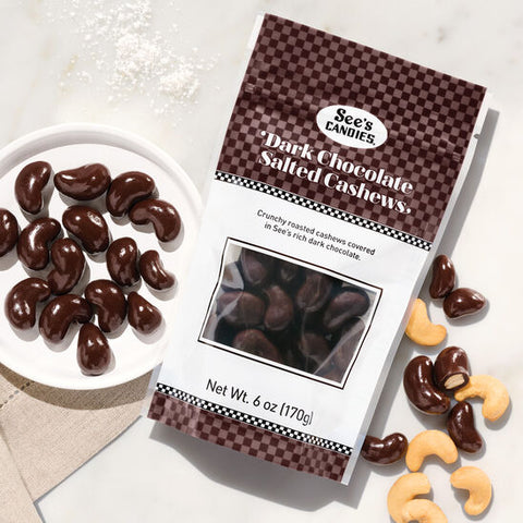 Dark Chocolate Salted Cashew / Nueces de la india cubiertas de chocolate obscuro con sal